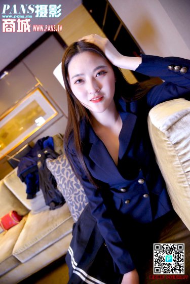 系红裤带的女人